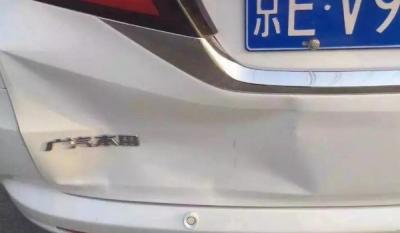 后备箱凹陷能吸出来吗